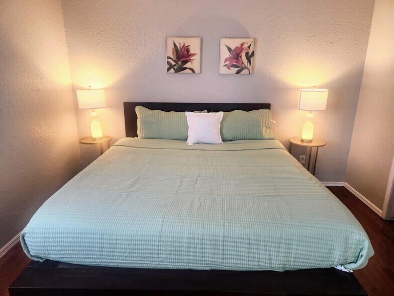 Upstairs Bedroom with TV - 4716 Hemlock Cir
