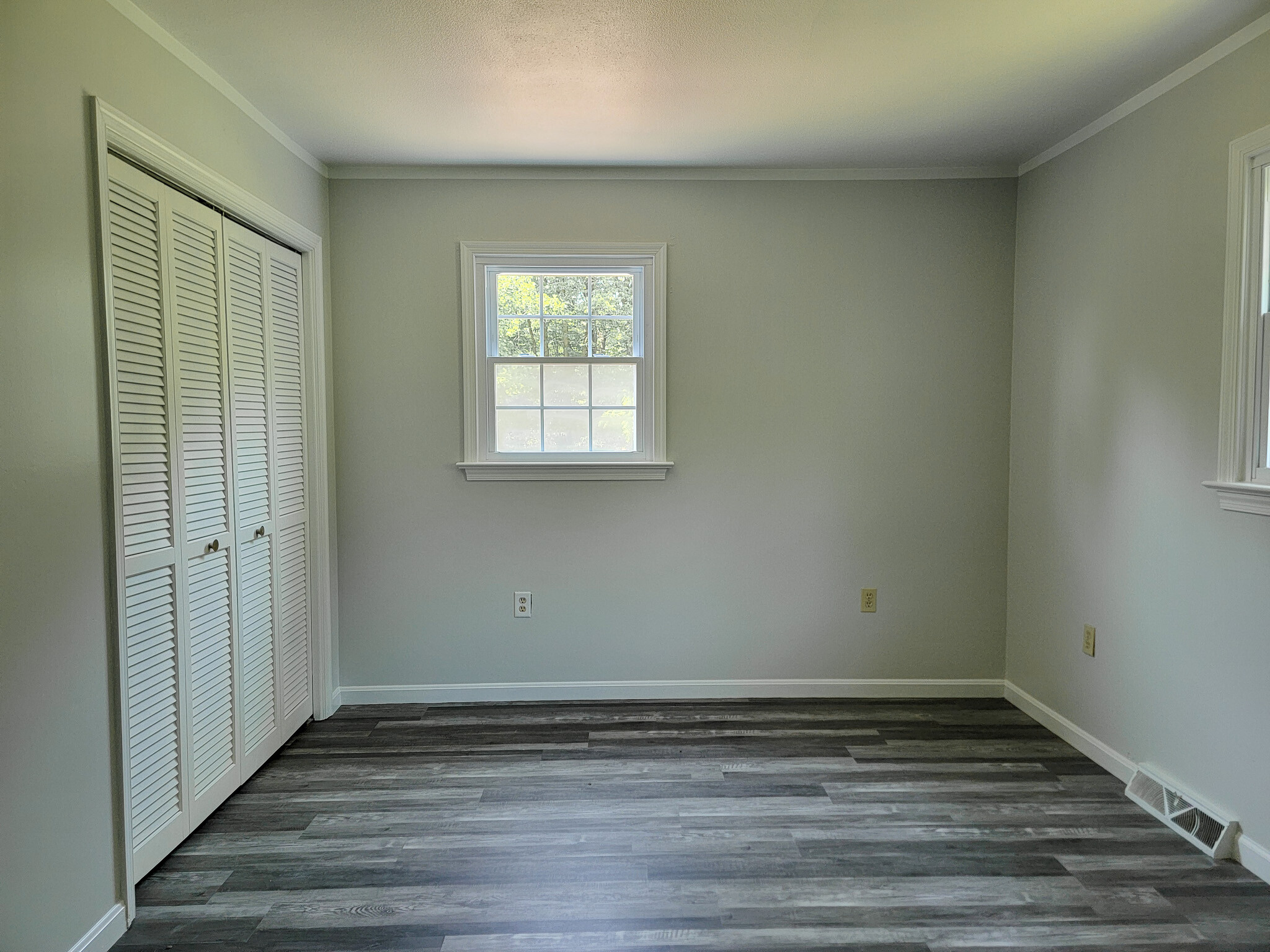 Building Photo - 380 Netzley Dr