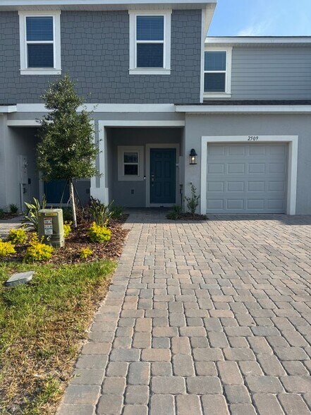 Primary Photo - 2509 Penguin Blvd
