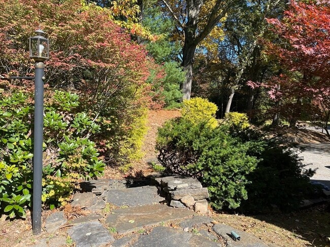 Building Photo - 93 Lantern Ln