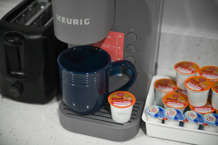 Building Photo - 153 Labelle St