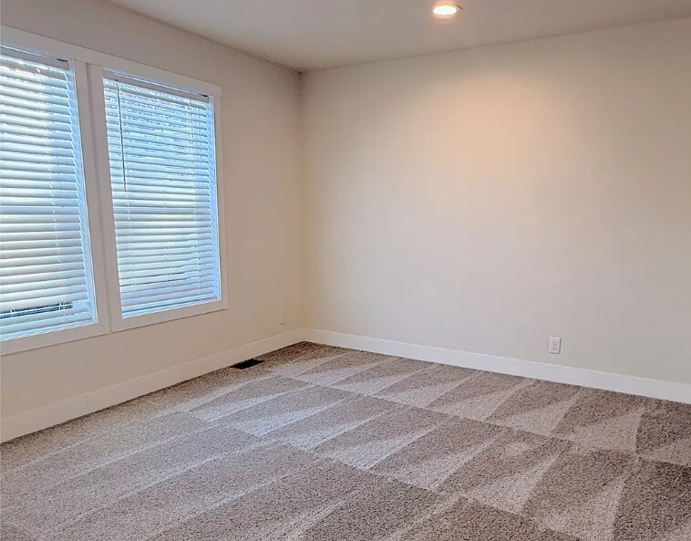 Building Photo - 17050 Coventry Ln