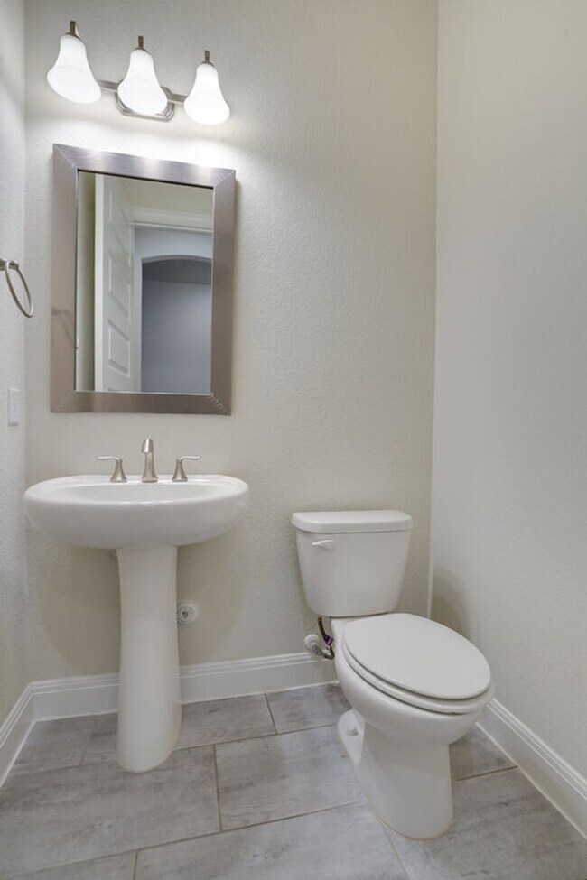 Building Photo - 16005 Axehandle Trl