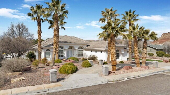 Building Photo - Spacious 5 bed 3 bath with large back yard.