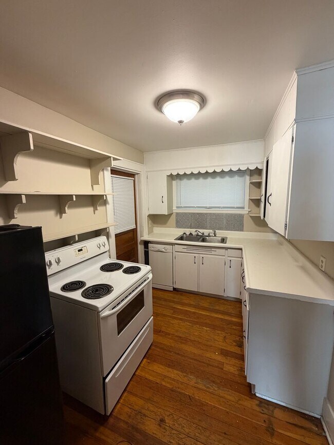 Building Photo - 1722 Coleman Ave