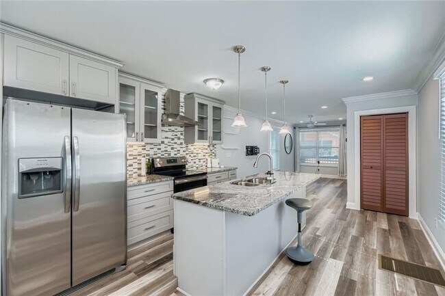 Building Photo - 677 Ira St SW