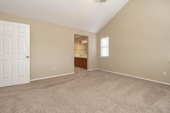 Building Photo - Two story home located near major shopping and restaurants!