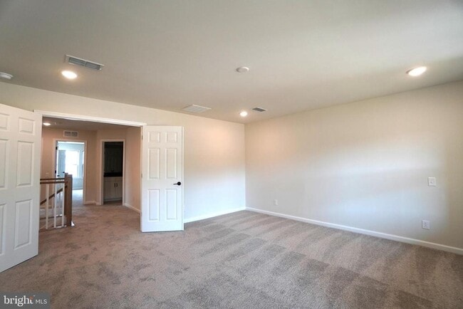 Building Photo - 612 America Dr