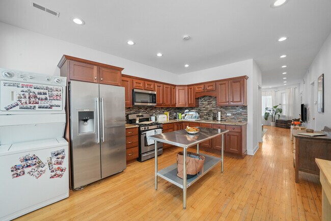 Building Photo - 2947 N Lawndale Ave