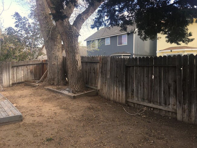 Building Photo - Single Story Sparks House - 2 Car Garage/P...