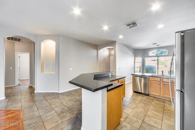 Building Photo - Golf Course Views! Quiet Cul-de-Sac! Updat...
