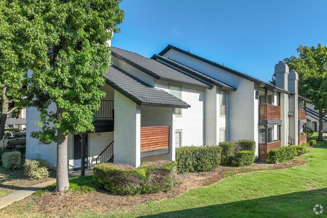 Building Photo - Villas at Chase Oaks