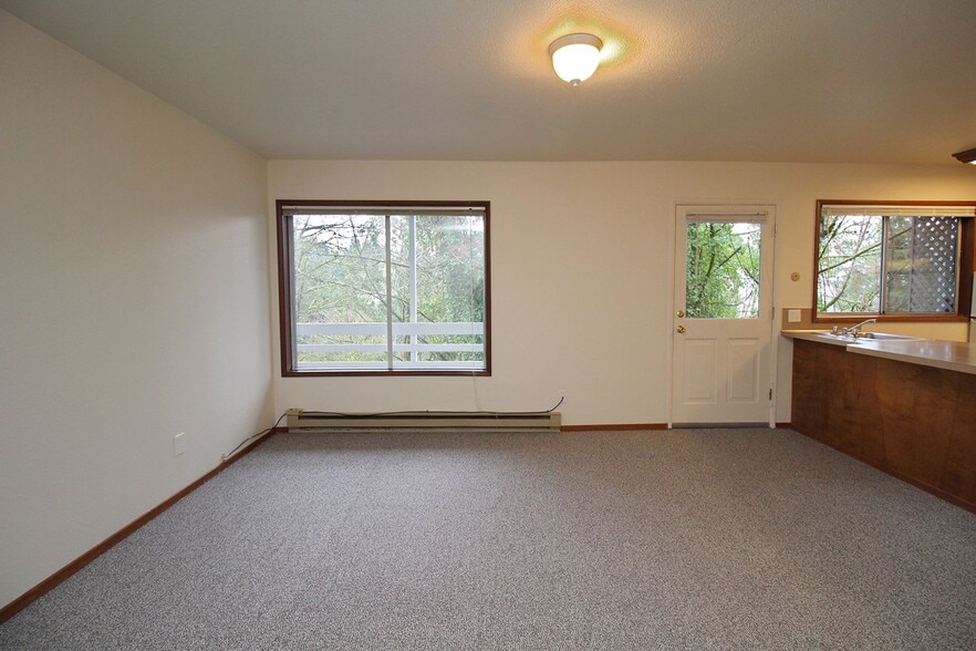 Building Photo - 1001 SW Woods St