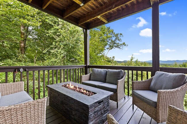 Building Photo - 202 Oak Ledge Rd