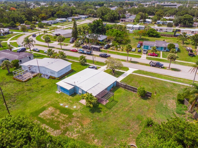 Building Photo - 170 Banyan Dr