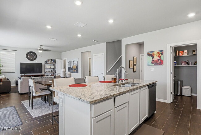 Building Photo - 13852 Paseo De La Luna Ave