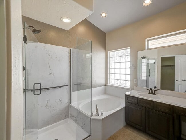 Building Photo - 3 bd 2 bth 2120 sq ft in stonehaven in sco...