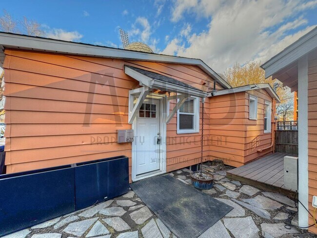 Building Photo - **COMING SOON** Spacious Windmill Studio Unit