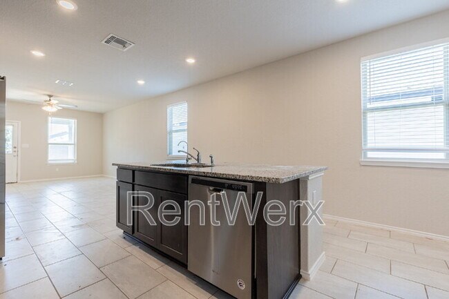 Building Photo - 10110 Jardin Verde