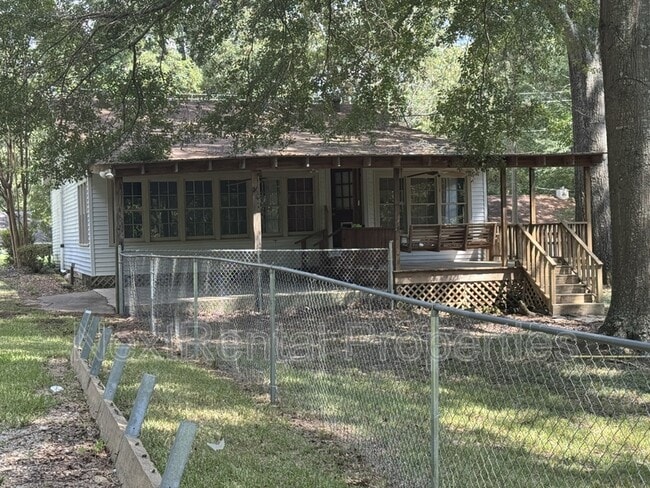 Building Photo - 402 Overby St