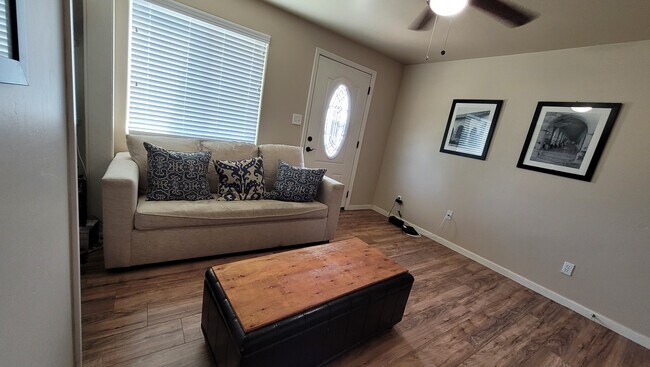 Building Photo - 820 Jackson St