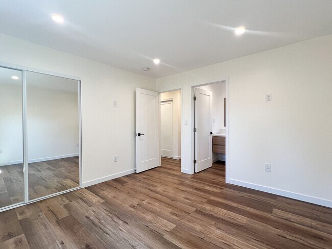 Building Photo - 174 Chelsea Ave