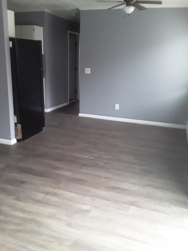 Building Photo - 2761 Queen City Apts