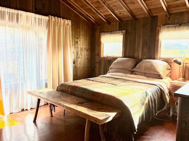 Building Photo - 231 Romford Rd