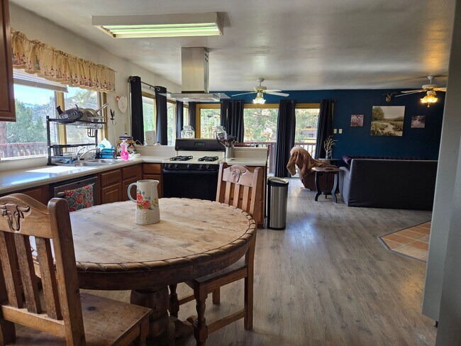 Building Photo - Furnished Four Bedroom Home With Sierra Bl...