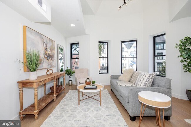 Primary Photo - 304 Florida Ave NW