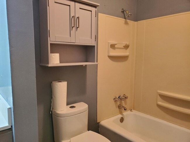 Building Photo - 2418 Adler Cir