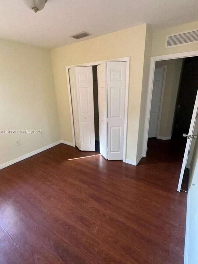 Building Photo - 825 SW 6th Pl