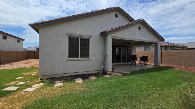 Building Photo - 18572 W Cottontail Ln