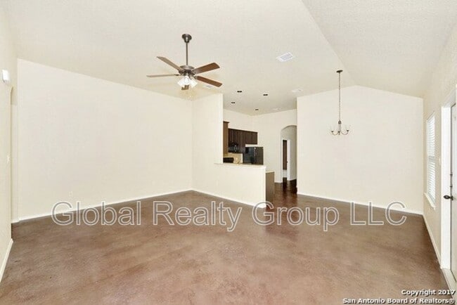 Building Photo - 2557 Pahmeyer Rd