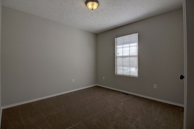 Building Photo - 3 Bedroom in Republic Schools!