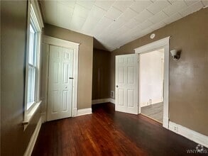 Building Photo - 39 Parkridge Ave