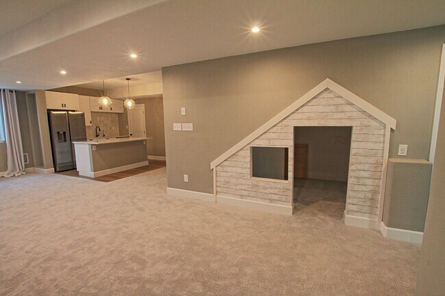 Building Photo - Luxury 5 bed for Rent in Blacktail at The ...