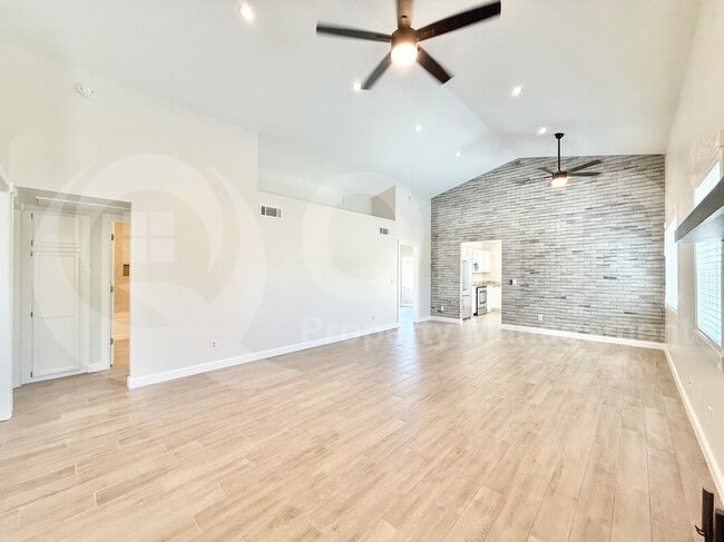 Building Photo - 537 S Danyell Dr