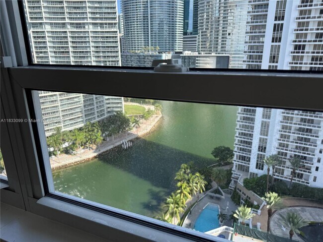 Building Photo - 801 Brickell Key Blvd
