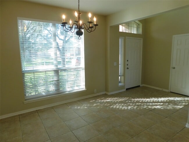 Building Photo - 2511 Sunlight Ln