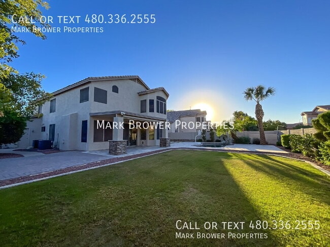 Building Photo - 380 W. Roadrunner Dr.