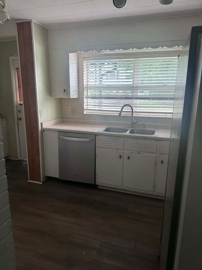 Building Photo - Oak Ridge 37830 - 4 bedroom 2 bath home - Contact Shannon Russell or Lisa Vineyard 865-216-9334
