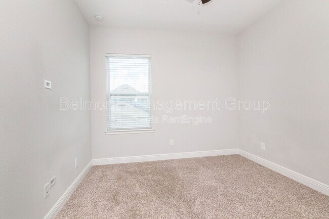 Building Photo - 8573 Pinter St