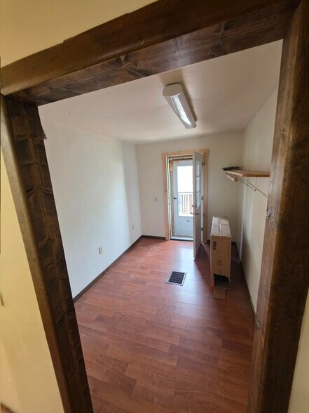 Building Photo - 10561 N Loomis Rd