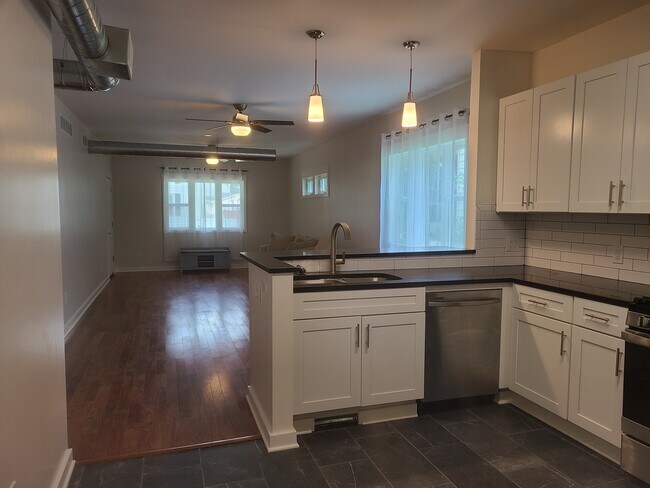 Building Photo - 1015 Watson St SW