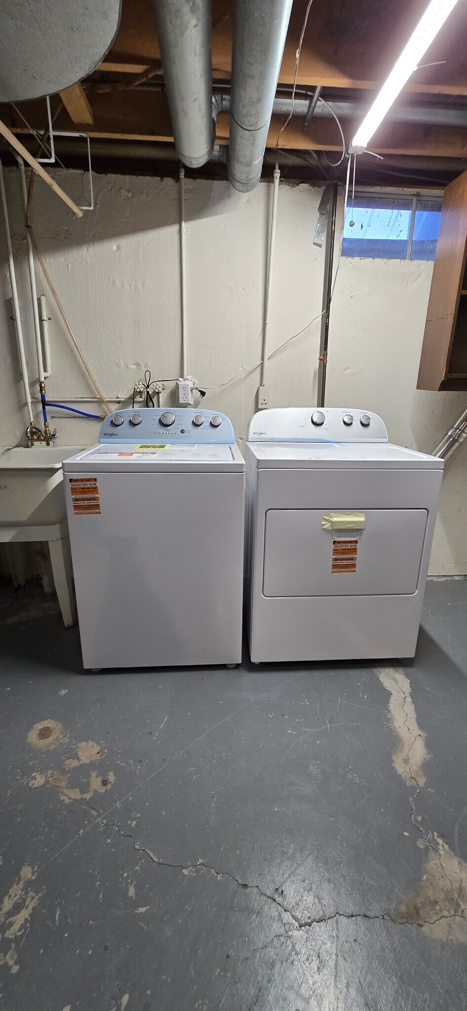 Building Photo - 757 Island Ct