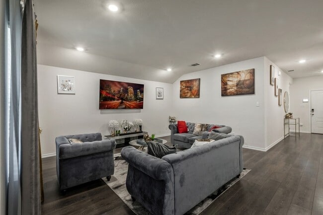 Building Photo - 15121 Ace Dr