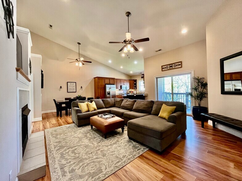 Building Photo - 33 Winterhawk Drive
