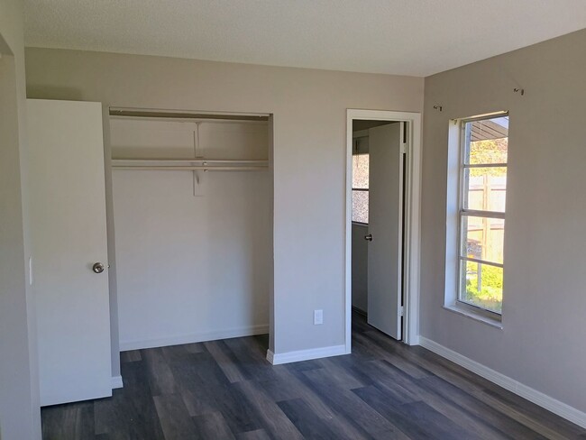 Building Photo - 2 bed 2 bathroom duplex Completely UPDATED!!!