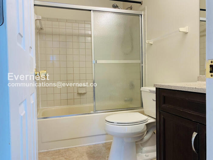 Building Photo - 12132 Salemtown Dr